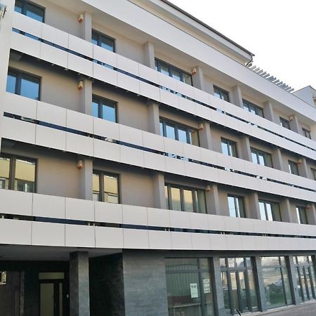 Riverside Apartman With Free Parking Дьёр Экстерьер фото