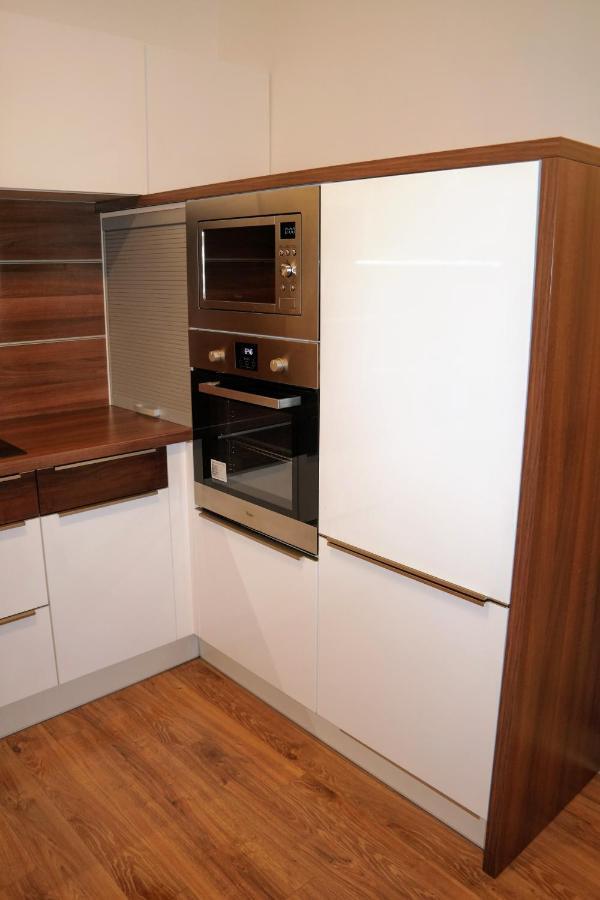 Riverside Apartman With Free Parking Дьёр Экстерьер фото