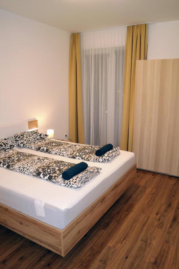 Riverside Apartman With Free Parking Дьёр Экстерьер фото